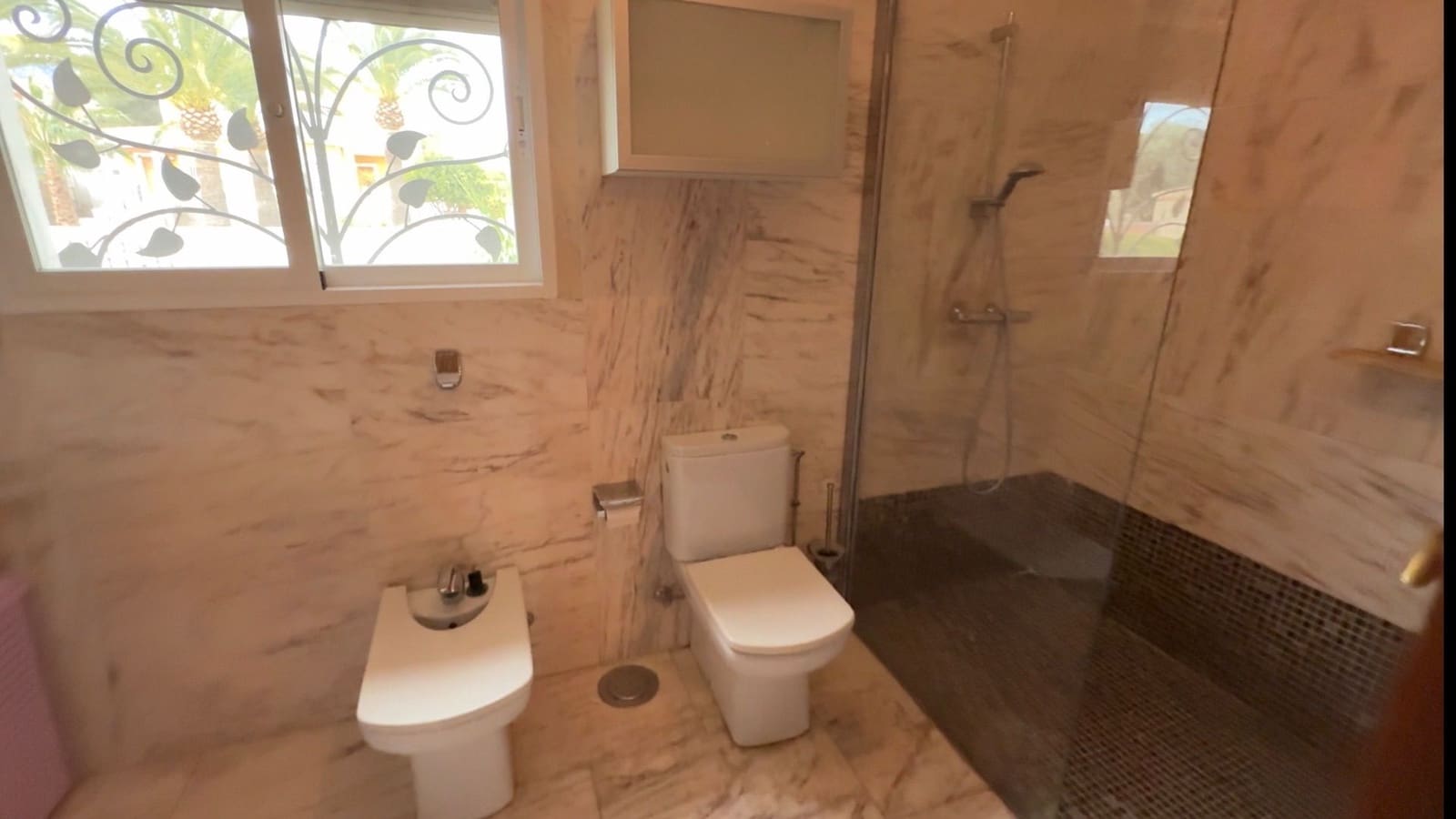 5 sypialnia Willa na sprzedaż w Benidorm z basenem garażem - 895 000 € (Ref: 9951063)