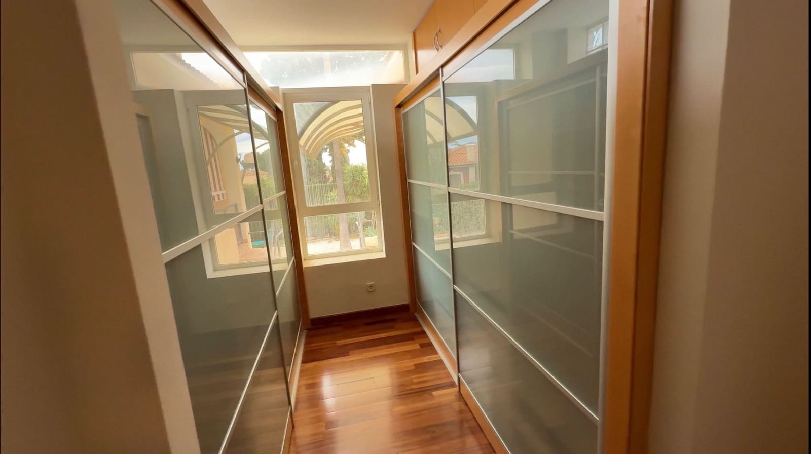 5 sypialnia Willa na sprzedaż w Benidorm z basenem garażem - 895 000 € (Ref: 9951063)