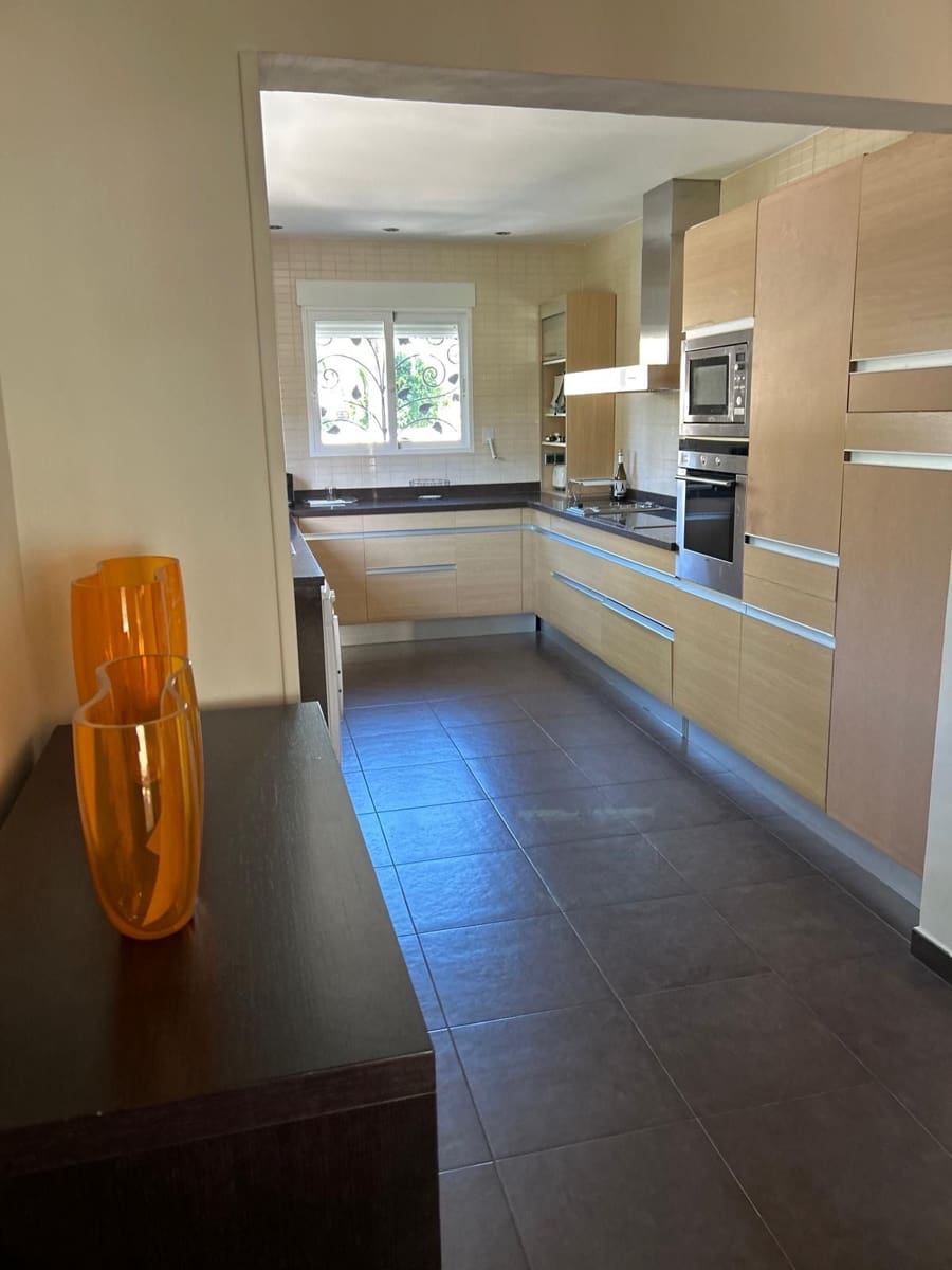 5 sypialnia Willa na sprzedaż w Benidorm z basenem garażem - 895 000 € (Ref: 9951063)
