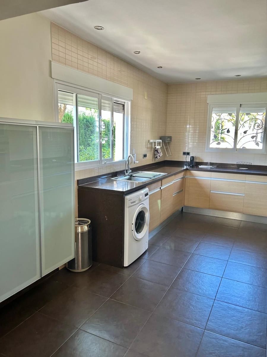 5 sypialnia Willa na sprzedaż w Benidorm z basenem garażem - 895 000 € (Ref: 9951063)