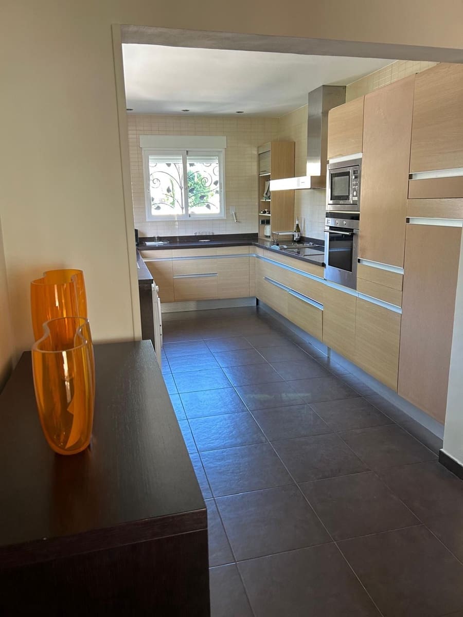 5 sypialnia Willa na sprzedaż w Benidorm z basenem garażem - 895 000 € (Ref: 9951063)