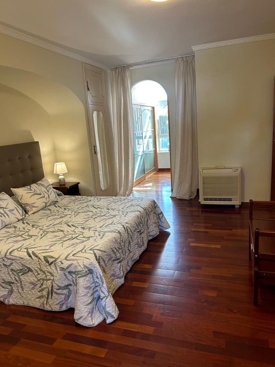 5 sypialnia Willa na sprzedaż w Benidorm z basenem garażem - 895 000 € (Ref: 9951063)