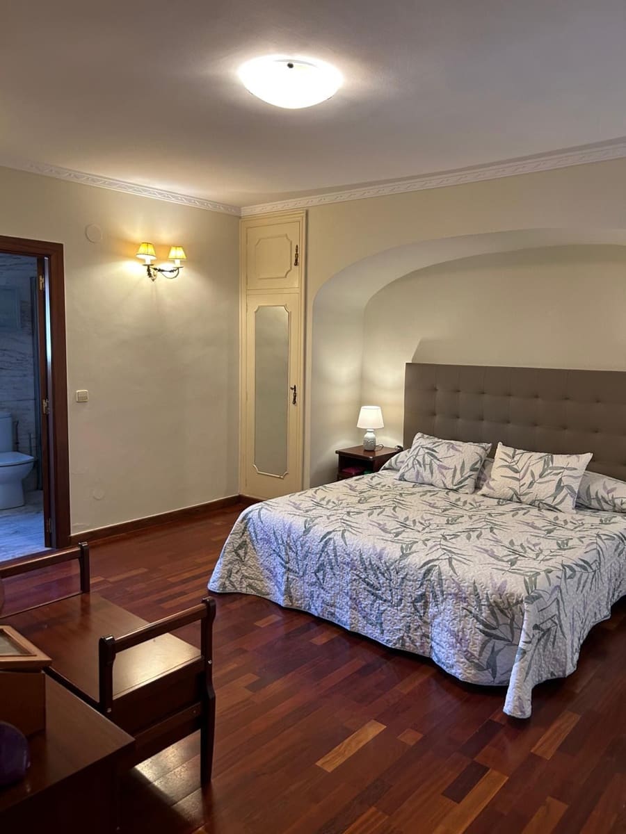 5 sypialnia Willa na sprzedaż w Benidorm z basenem garażem - 895 000 € (Ref: 9951063)