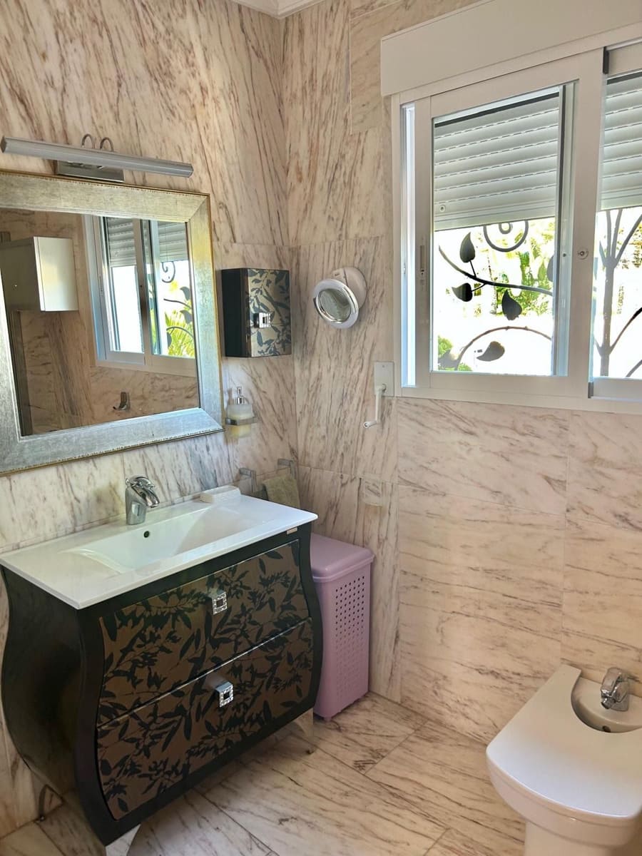 5 sypialnia Willa na sprzedaż w Benidorm z basenem garażem - 895 000 € (Ref: 9951063)