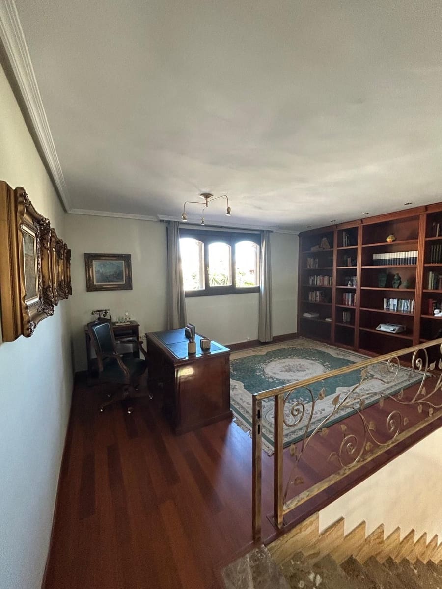 5 sypialnia Willa na sprzedaż w Benidorm z basenem garażem - 895 000 € (Ref: 9951063)