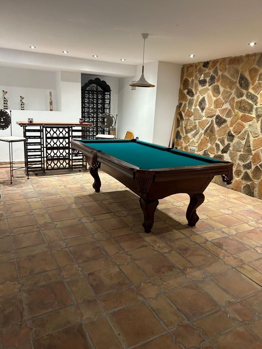 5 sypialnia Willa na sprzedaż w Benidorm z basenem garażem - 895 000 € (Ref: 9951063)