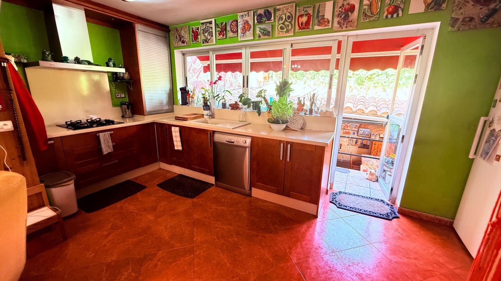 3 soverom Kjedet enebolig til salgs i Benidorm med svømmebasseng garasje - € 710 000 (Ref: 9981812)