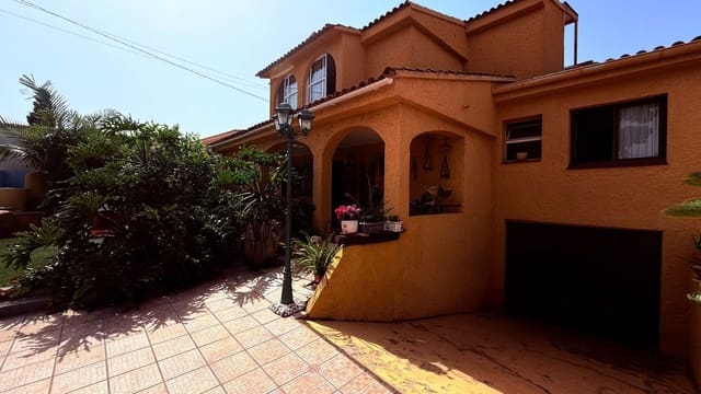 3 soverom Kjedet enebolig til salgs i Rincón Bajo, Benidorm med svømmebasseng garasje - € 710 000 (Ref: 9981812)