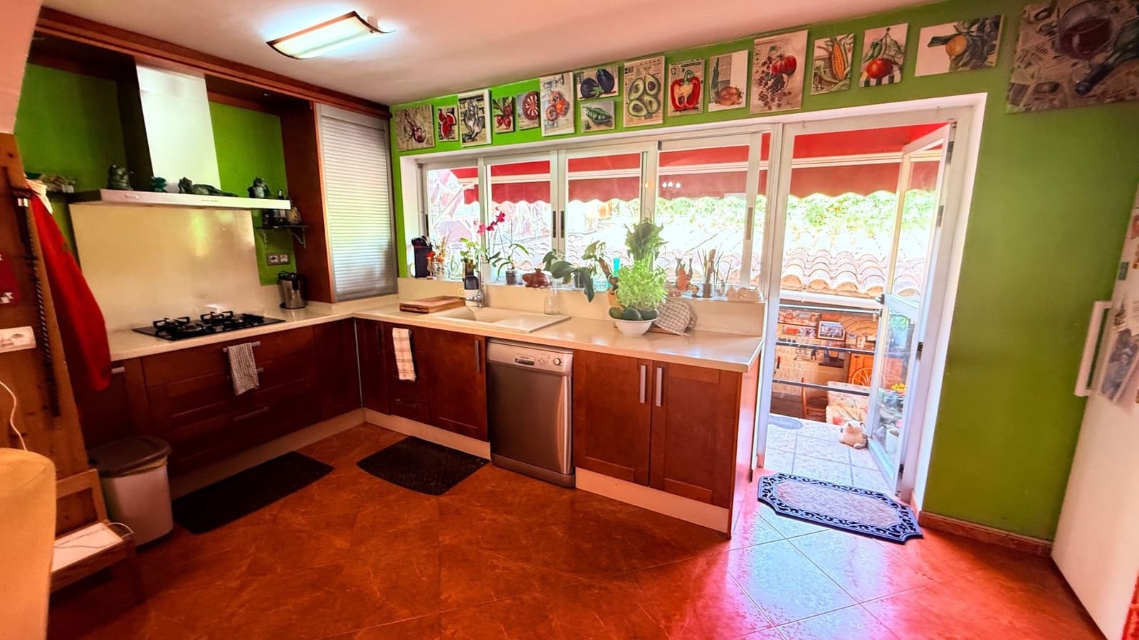 3 soverom Kjedet enebolig til salgs i Benidorm med svømmebasseng garasje - € 710 000 (Ref: 9981812)