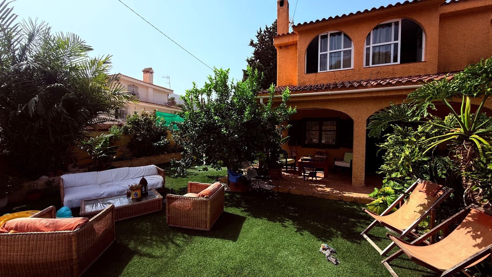 3 soverom Kjedet enebolig til salgs i Benidorm med svømmebasseng garasje - € 710 000 (Ref: 9981812)