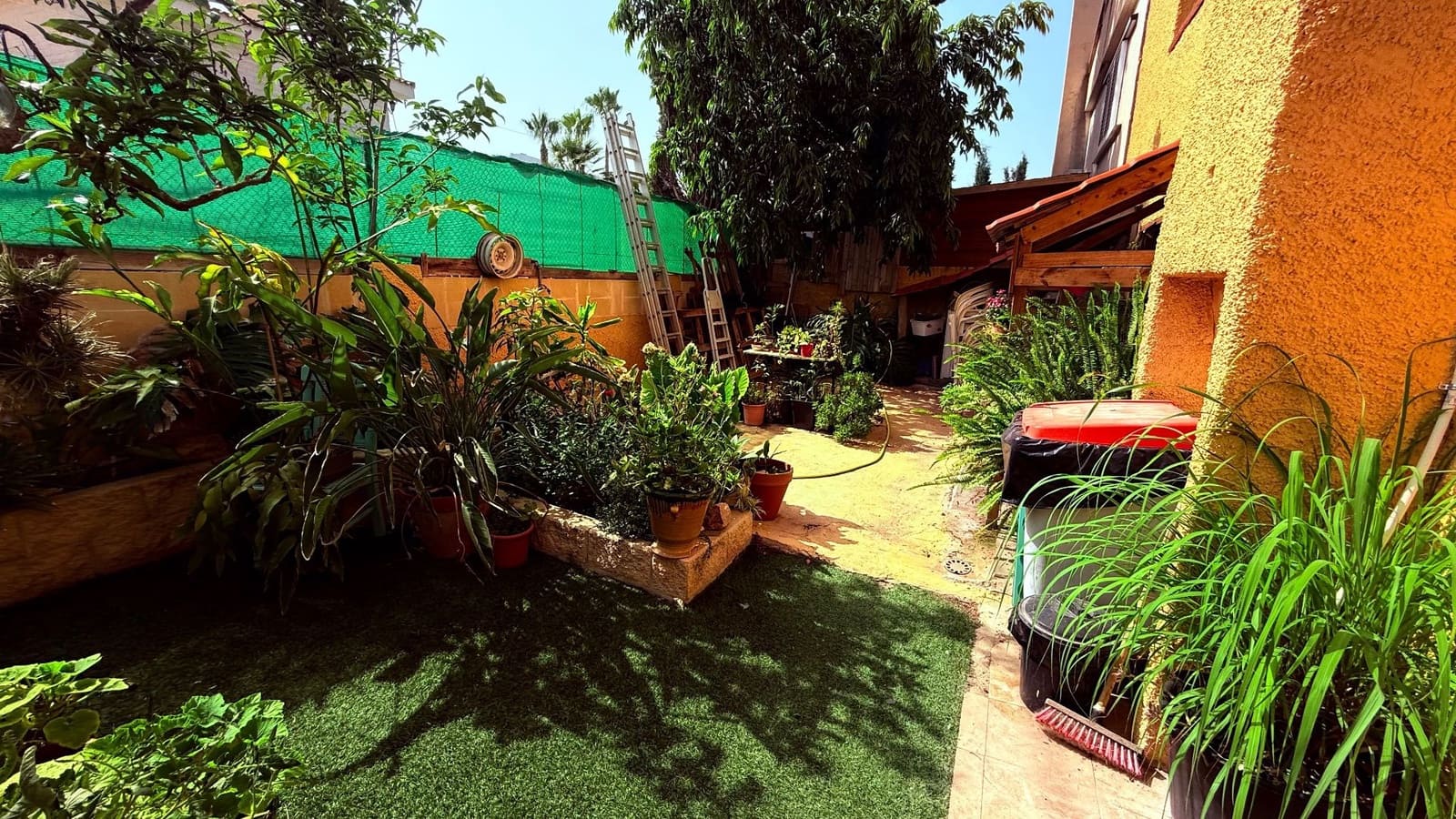 3 soverom Kjedet enebolig til salgs i Benidorm med svømmebasseng garasje - € 710 000 (Ref: 9981812)