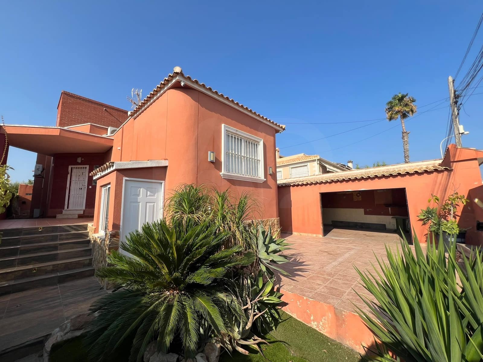 3 soveværelse Villa til salg i Torrevieja med swimmingpool - € 429.500 (Ref: 10001350)