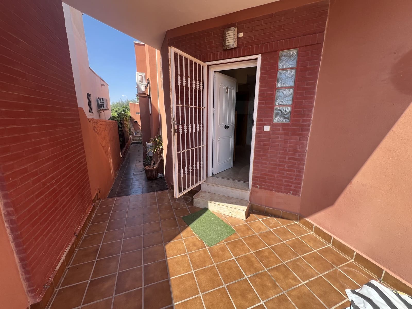 3 soveværelse Villa til salg i Torrevieja med swimmingpool - € 429.500 (Ref: 10001350)