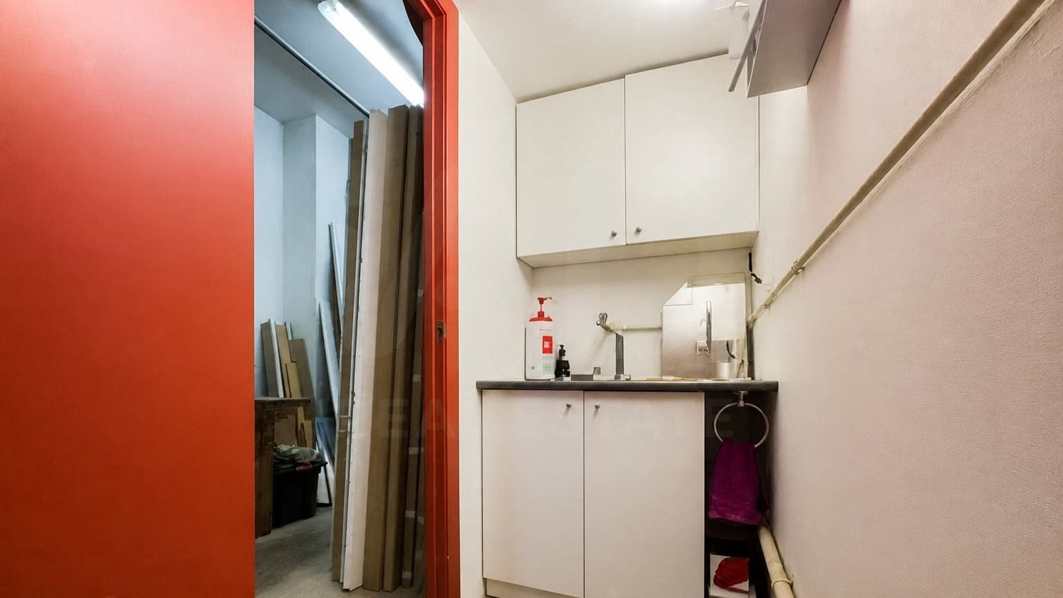 Local Commercial à vendre à Cornella de Llobregat - 135 000 € (Ref: 10001355)