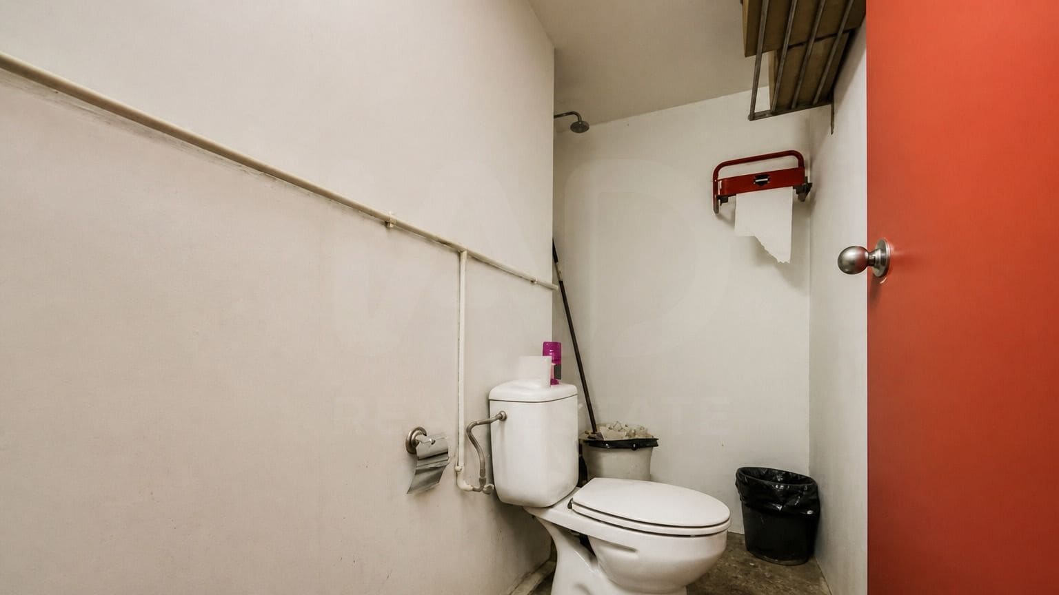 Local Commercial à vendre à Cornella de Llobregat - 135 000 € (Ref: 10001355)