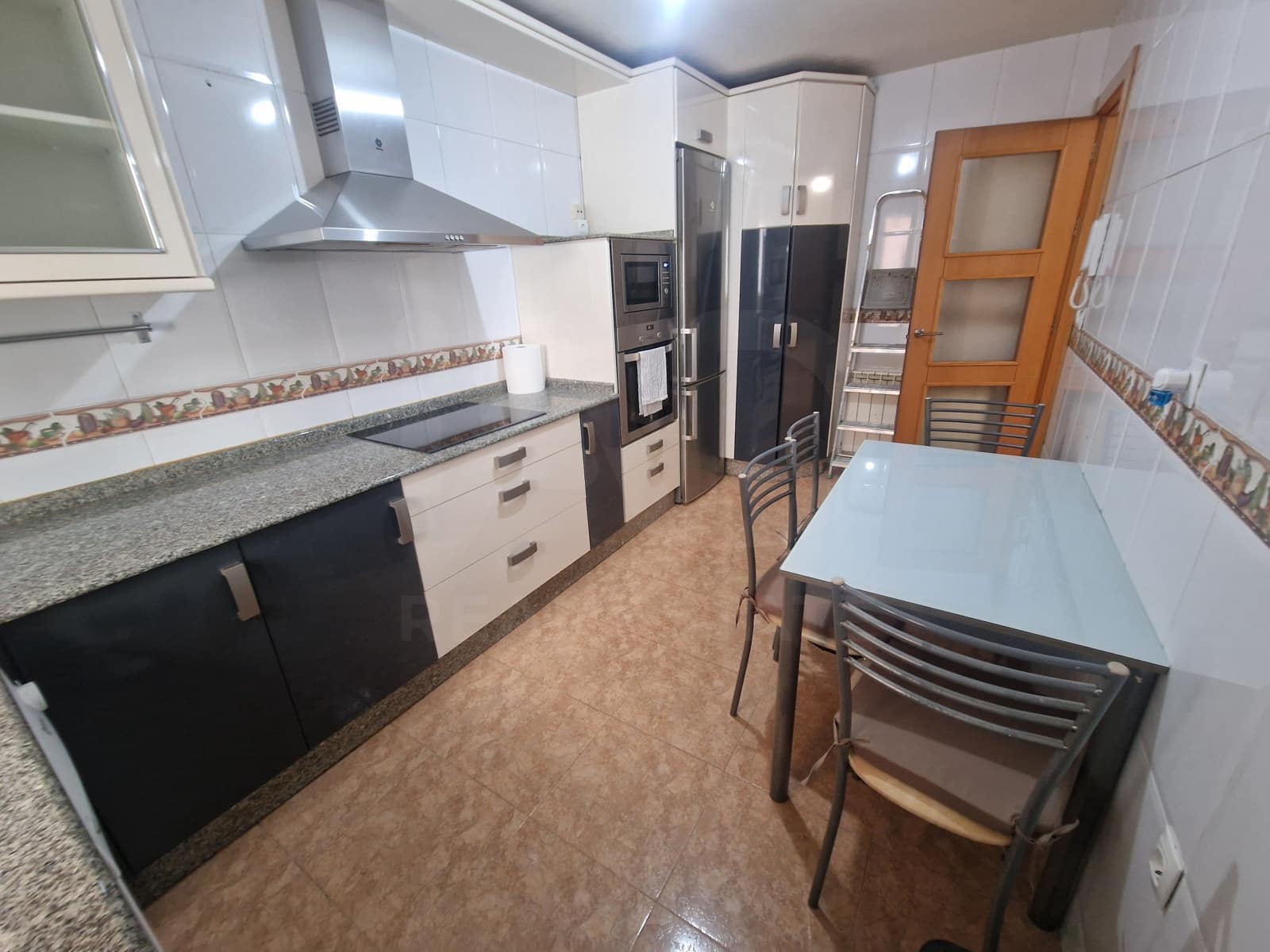 3 slaapkamer Appartement te huur in Leon stad - € 750 (Ref: 10001356)