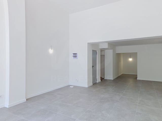 Kommersiell til salgs i Barcelona by - € 235 000 (Ref: 10001357)