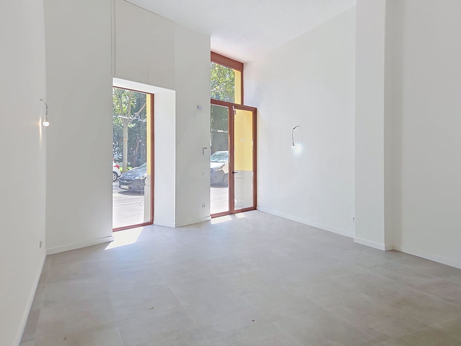 Kommersiell til salgs i Barcelona by - € 235 000 (Ref: 10001357)