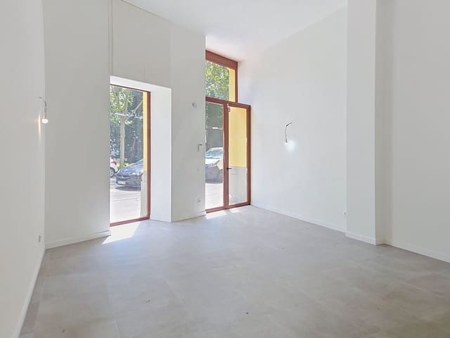 Kommersiell til salgs i Barcelona by - € 235 000 (Ref: 10001357)