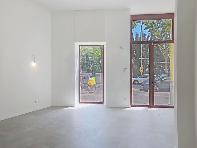 Kommersiell til salgs i Barcelona by - € 235 000 (Ref: 10001357)