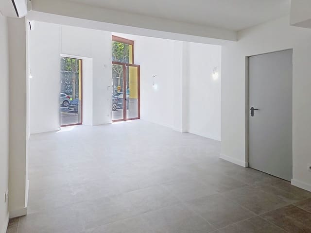 Kommersiell til salgs i Barcelona by - € 235 000 (Ref: 10001357)
