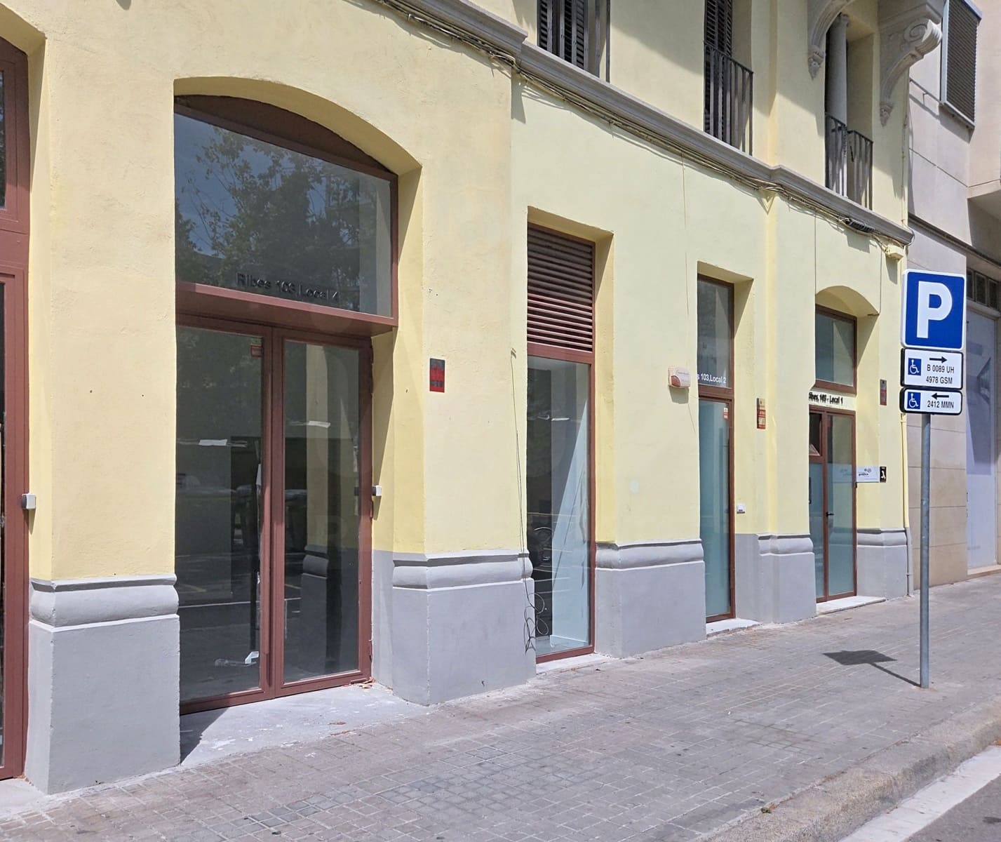 Kommersiell til salgs i Barcelona by - € 235 000 (Ref: 10001357)
