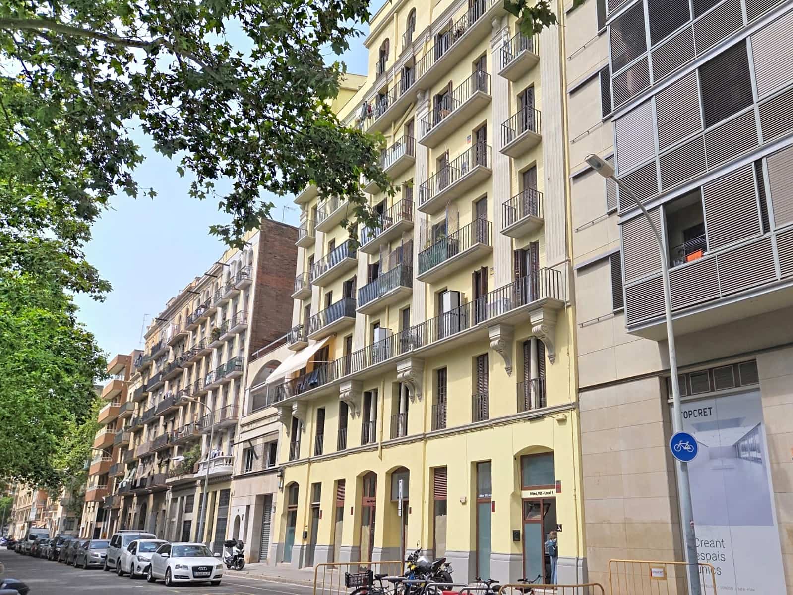Kommersiell til salgs i Barcelona by - € 235 000 (Ref: 10001357)