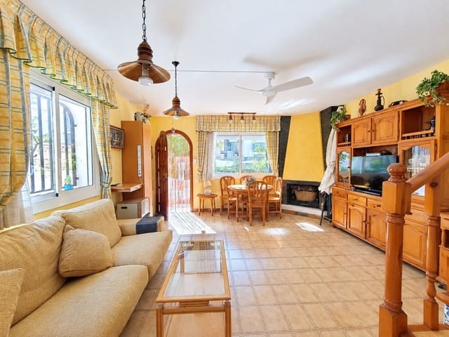 3 slaapkamer Rijtjeshuis te koop in Cunit met garage - € 299.500 (Ref: 10002532)