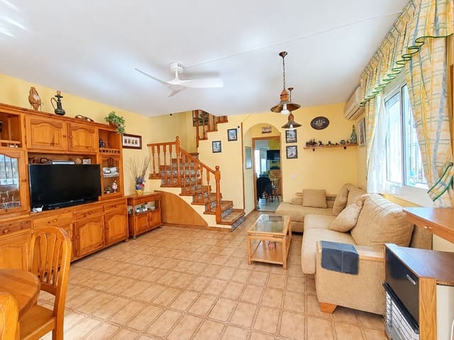 3 slaapkamer Rijtjeshuis te koop in Cunit met garage - € 299.500 (Ref: 10002532)