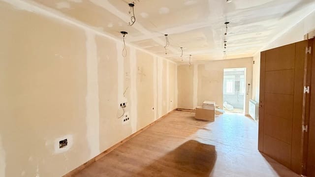 Byhus til salg i Medina del Campo med garage - € 286.000 (Ref: 10004731)