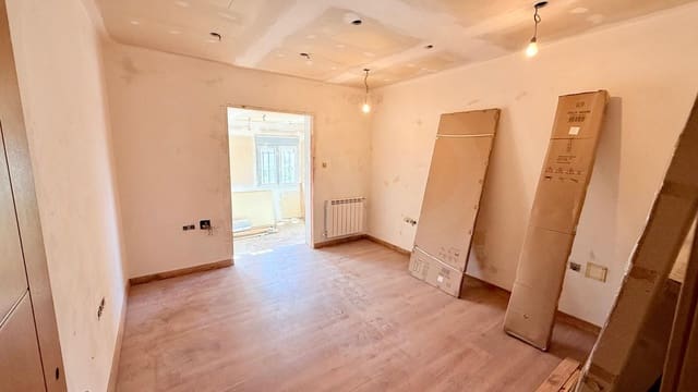 Byhus til salg i Medina del Campo med garage - € 286.000 (Ref: 10004731)