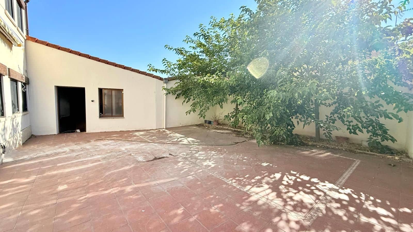 Townhouse for sale in Medina del Campo with garage - € 286,000 (Ref: 10004731)