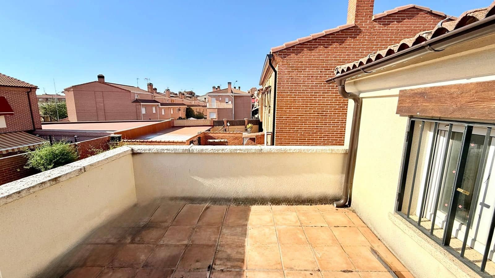 Townhouse for sale in Medina del Campo with garage - € 286,000 (Ref: 10004731)