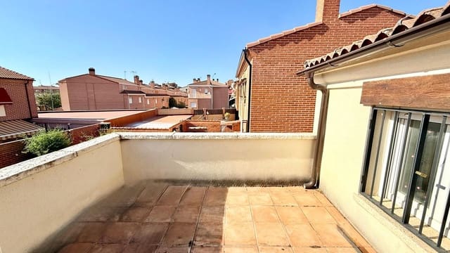 Byhus til salg i Medina del Campo med garage - € 286.000 (Ref: 10004731)