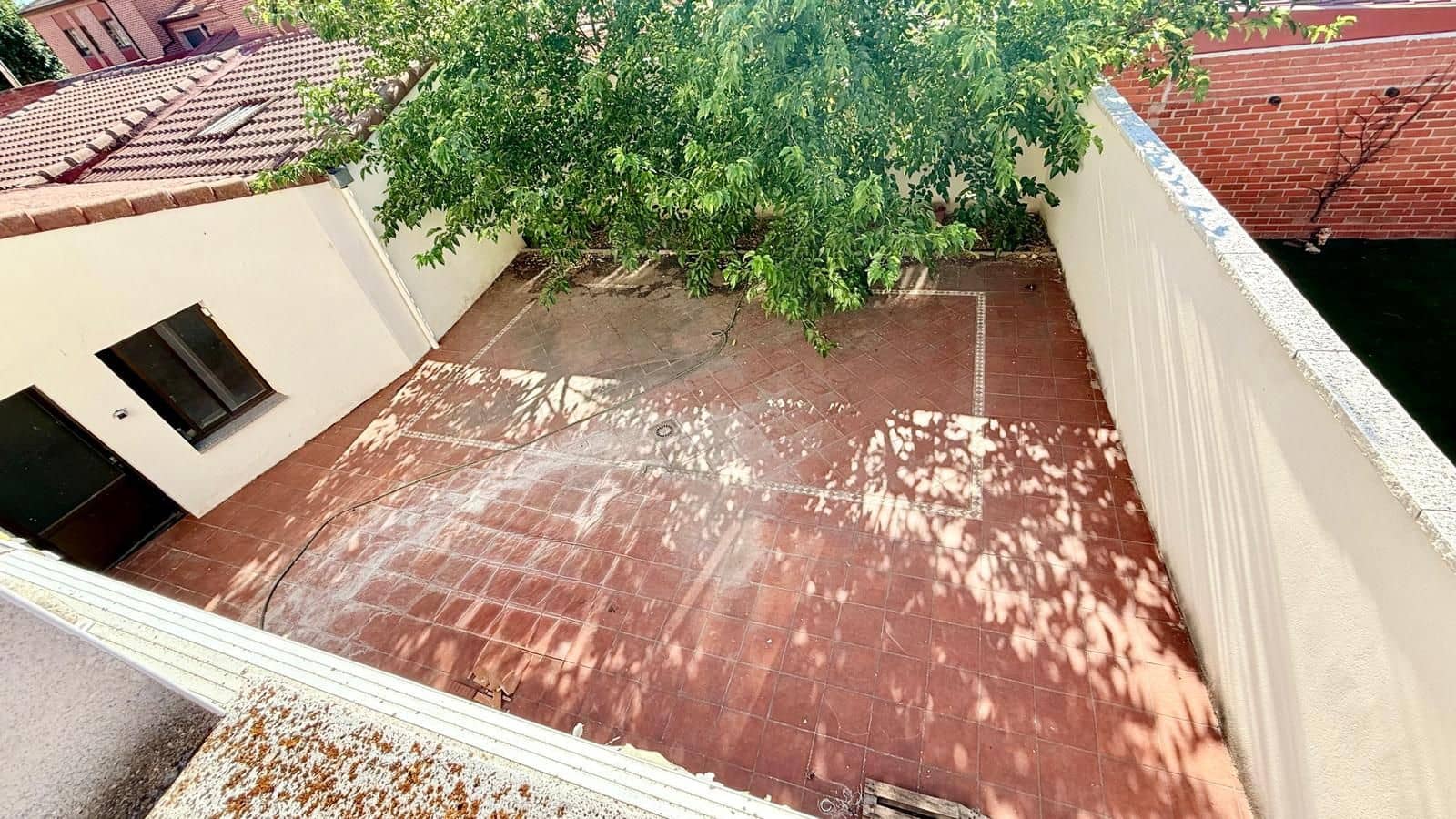 Townhouse for sale in Medina del Campo with garage - € 286,000 (Ref: 10004731)