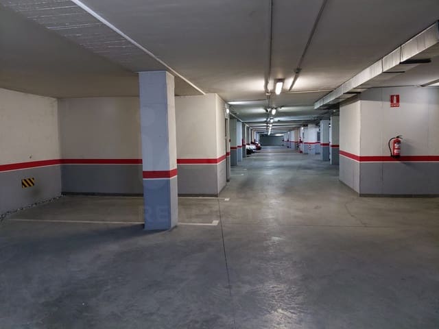 Garage till salu i León stad - 10 000 € (Ref: 10004736)