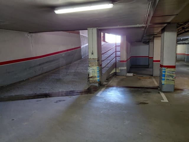 Garage till salu i León stad - 10 000 € (Ref: 10004736)