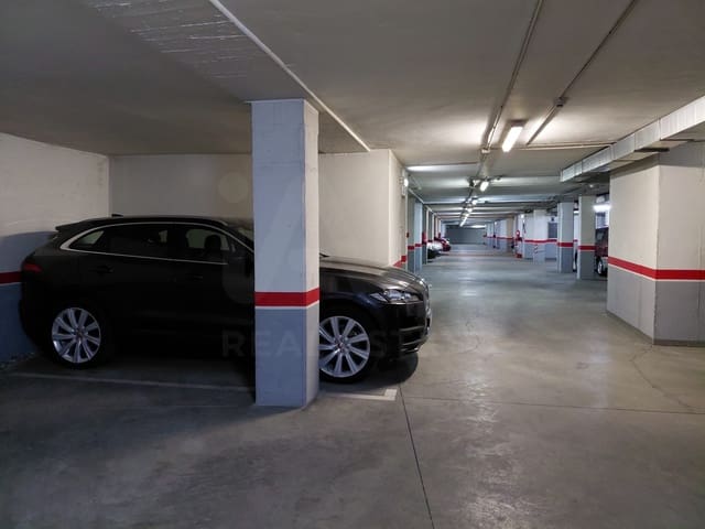Garage till salu i León stad - 10 000 € (Ref: 10004736)
