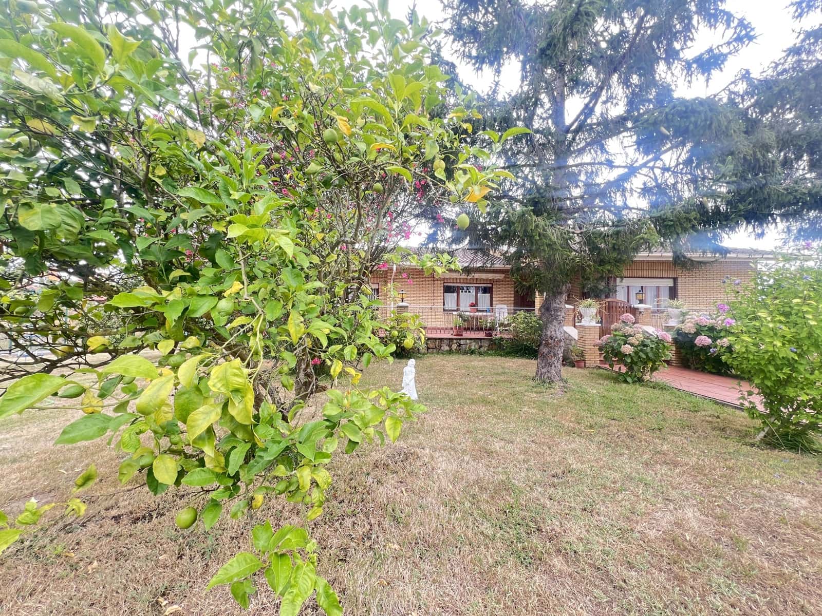 6 sovrum Hus till salu i Castrillon med garage - 669 000 € (Ref: 10004739)