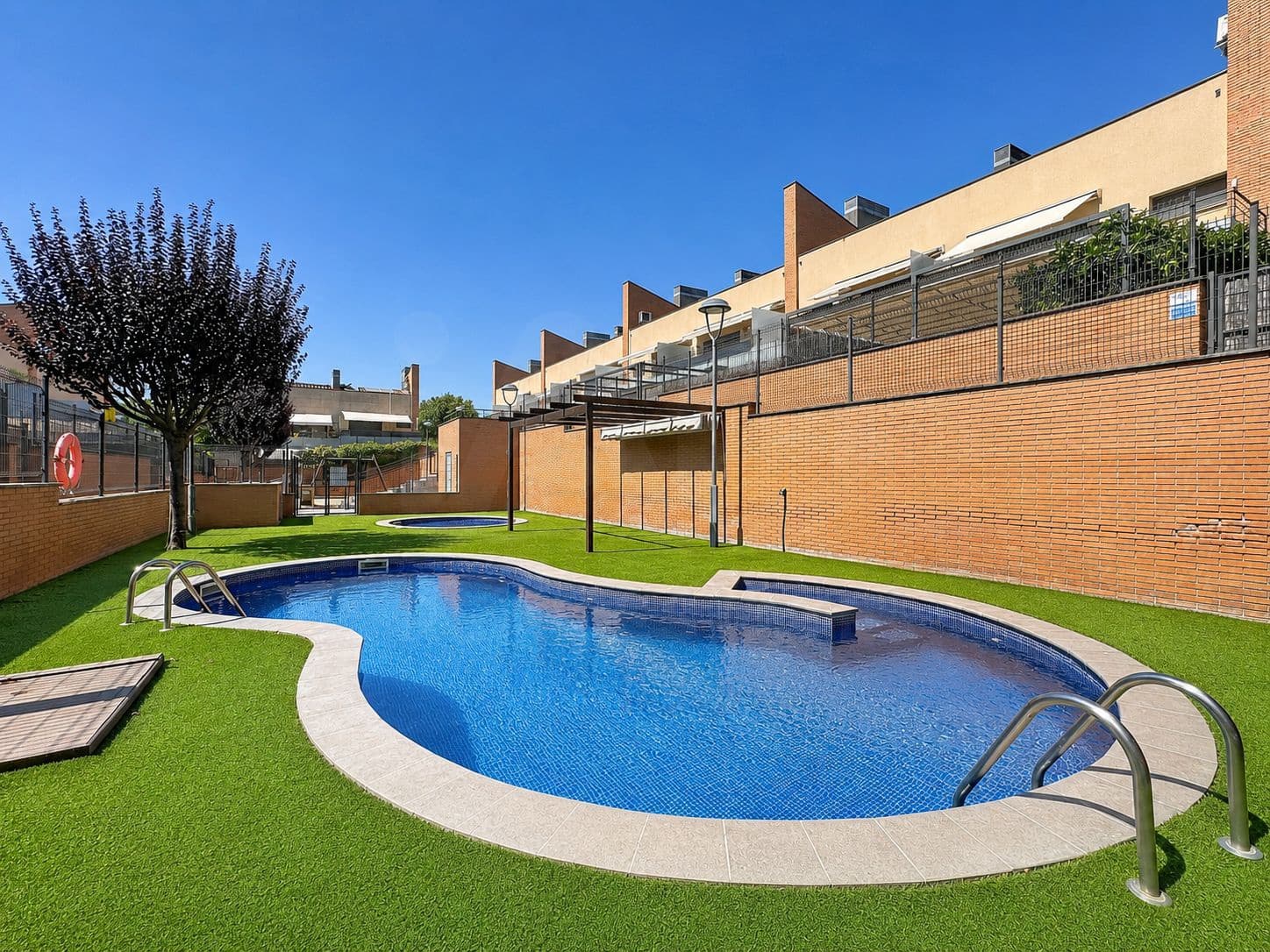3 quarto Moradia em Banda para venda em Vilafranca del Penedes com piscina garagem - 375 000 € (Ref: 10004933)