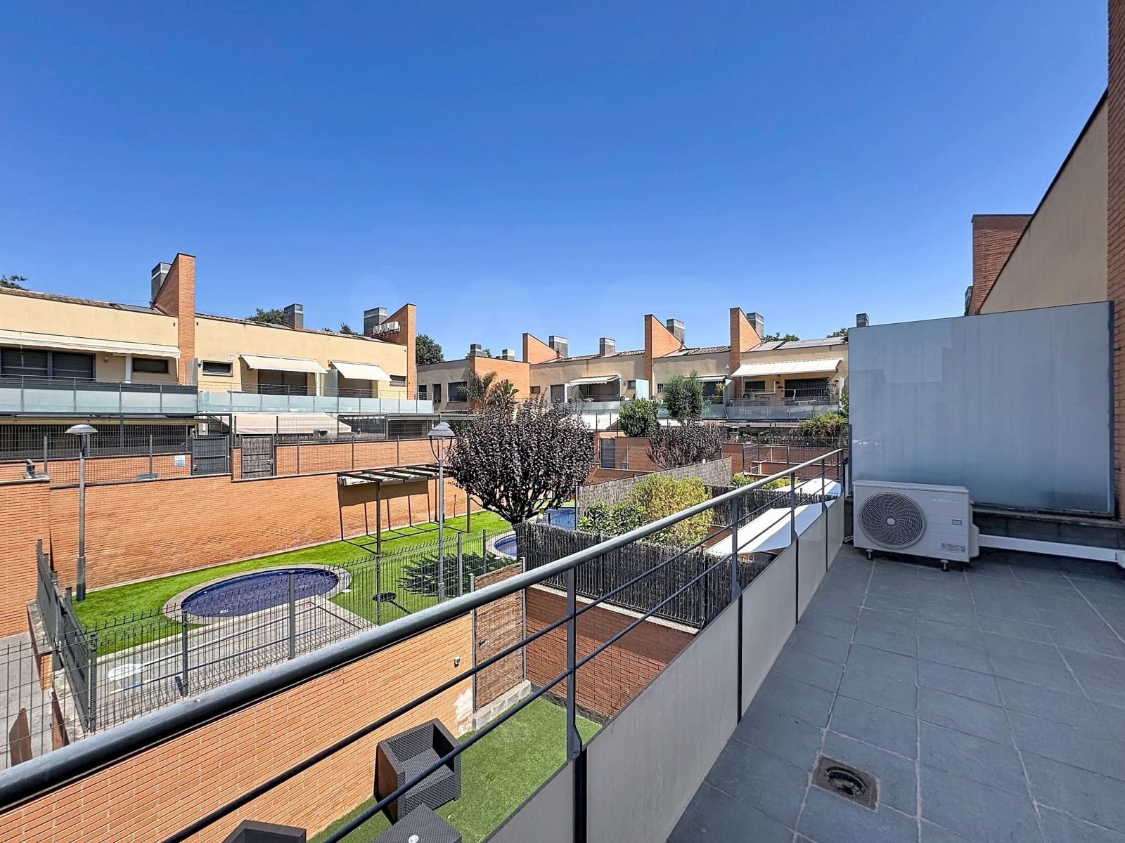3 quarto Moradia em Banda para venda em Vilafranca del Penedes com piscina garagem - 375 000 € (Ref: 10004933)