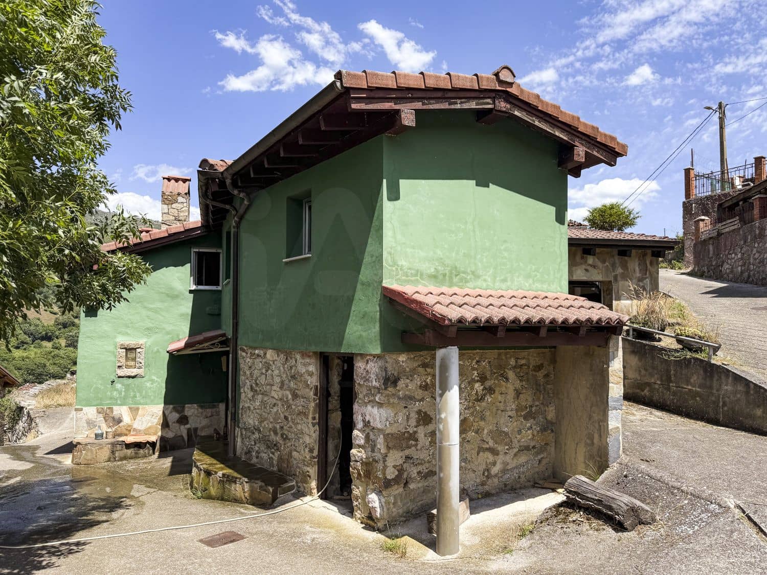 5 bedroom Townhouse for sale in Quiros with garage - € 180,000 (Ref: 10004941)