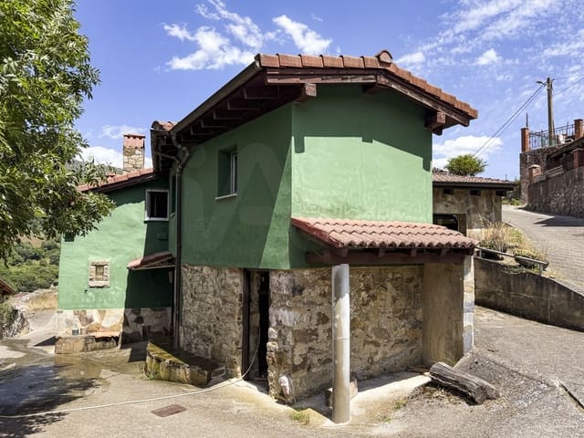 5 bedroom Townhouse for sale in Quirós with garage - € 180,000 (Ref: 10004941)