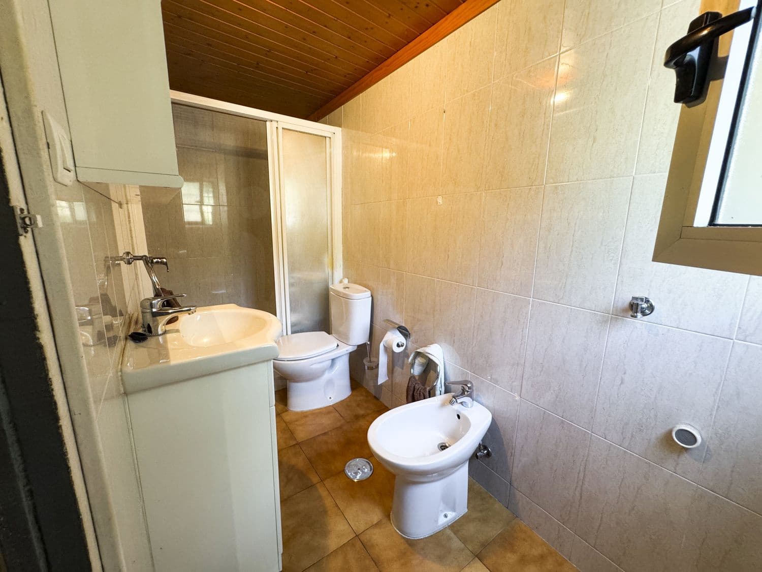 5 bedroom Townhouse for sale in Quiros with garage - € 180,000 (Ref: 10004941)