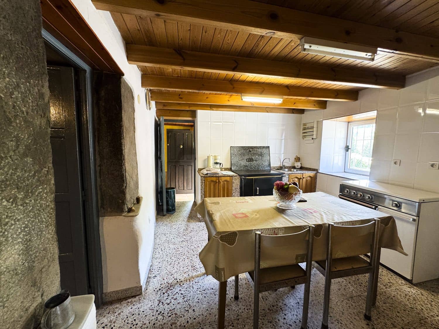 5 bedroom Townhouse for sale in Quiros with garage - € 180,000 (Ref: 10004941)