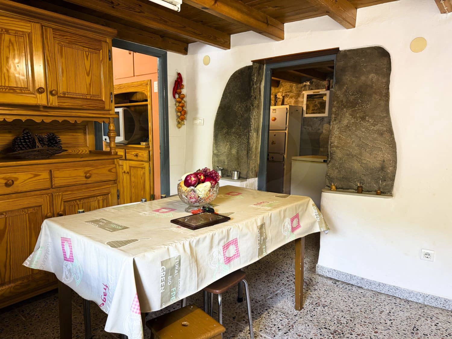 5 bedroom Townhouse for sale in Quiros with garage - € 180,000 (Ref: 10004941)