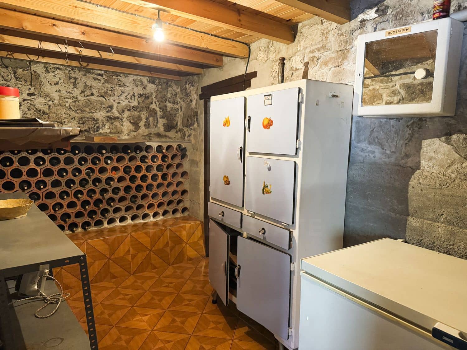 5 bedroom Townhouse for sale in Quiros with garage - € 180,000 (Ref: 10004941)