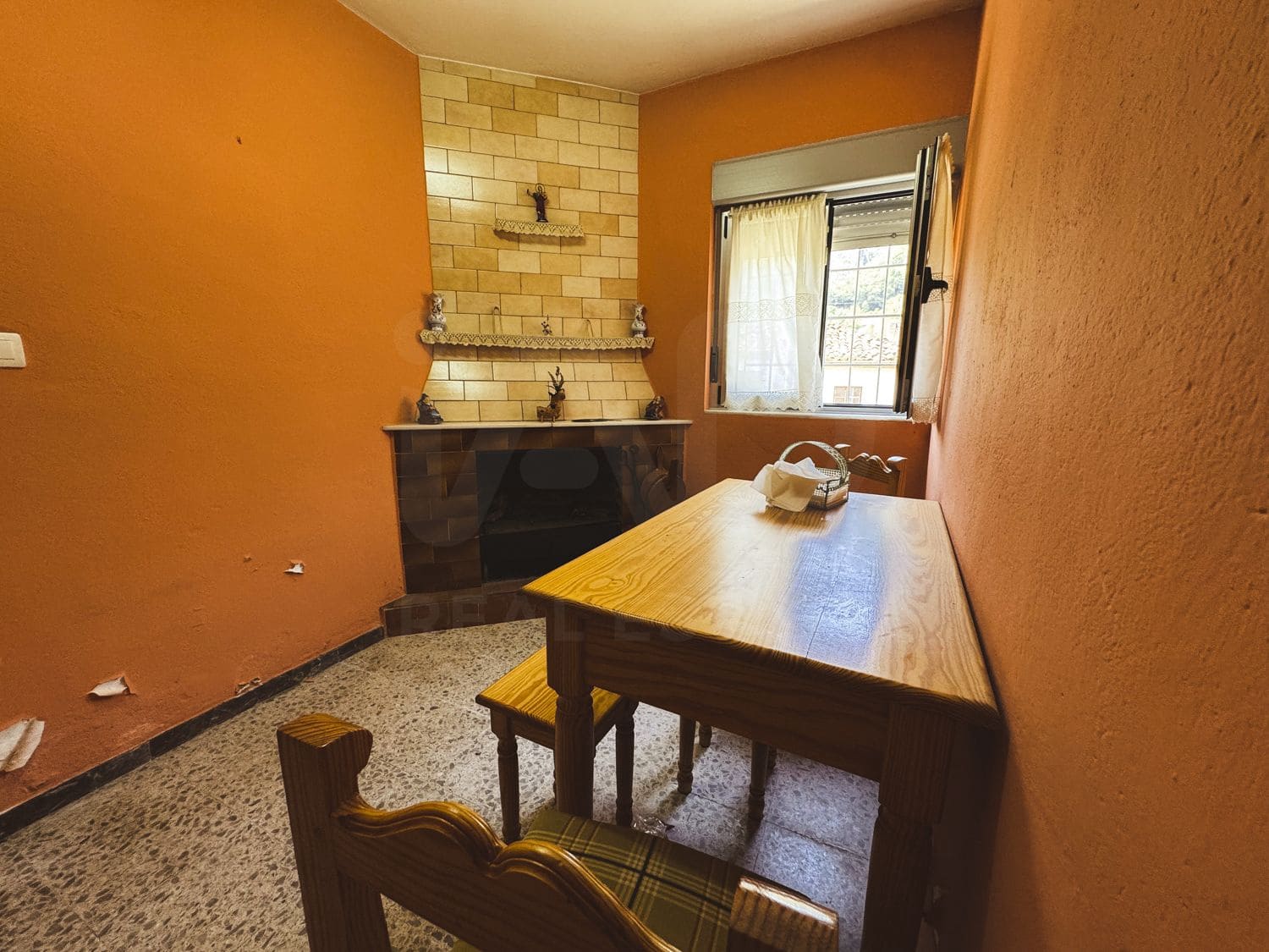 5 bedroom Townhouse for sale in Quiros with garage - € 180,000 (Ref: 10004941)