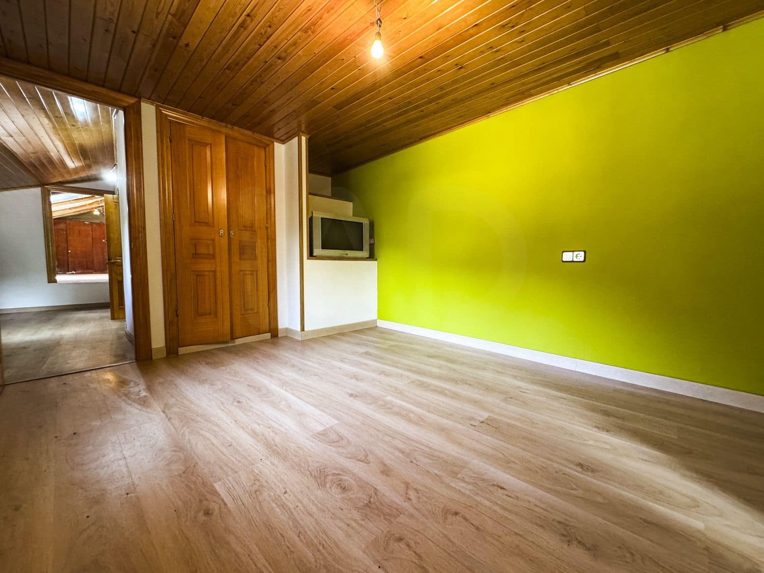 5 bedroom Townhouse for sale in Quiros with garage - € 180,000 (Ref: 10004941)