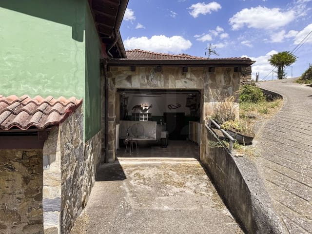 5 bedroom Townhouse for sale in Quirós with garage - € 180,000 (Ref: 10004941)